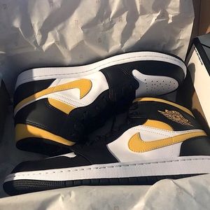 Jordan mid size 10